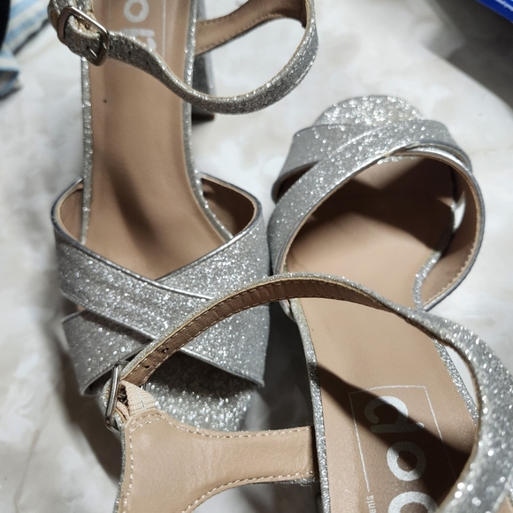 Pop Silver Sparkle Women's Heels - Picture 4 of 4